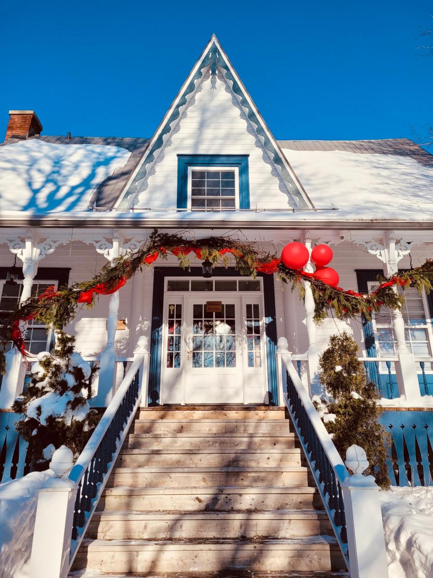 Auberge Sous Les Arbres Gaspé Exterior foto